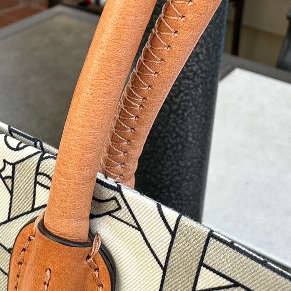 Tory Burch Basketweave Shopper Bag - Picture 9 of 15